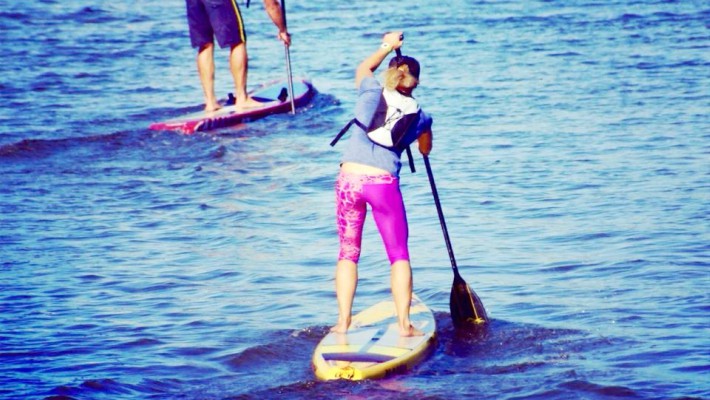 Karla Gilbert seen from behind at a competitive SUP event