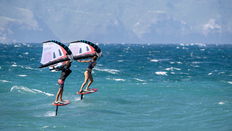 Finn Spencer and Olivia Jenckins with Sky Surf on Aero Glide foils / Photo : FishBowlDiaries